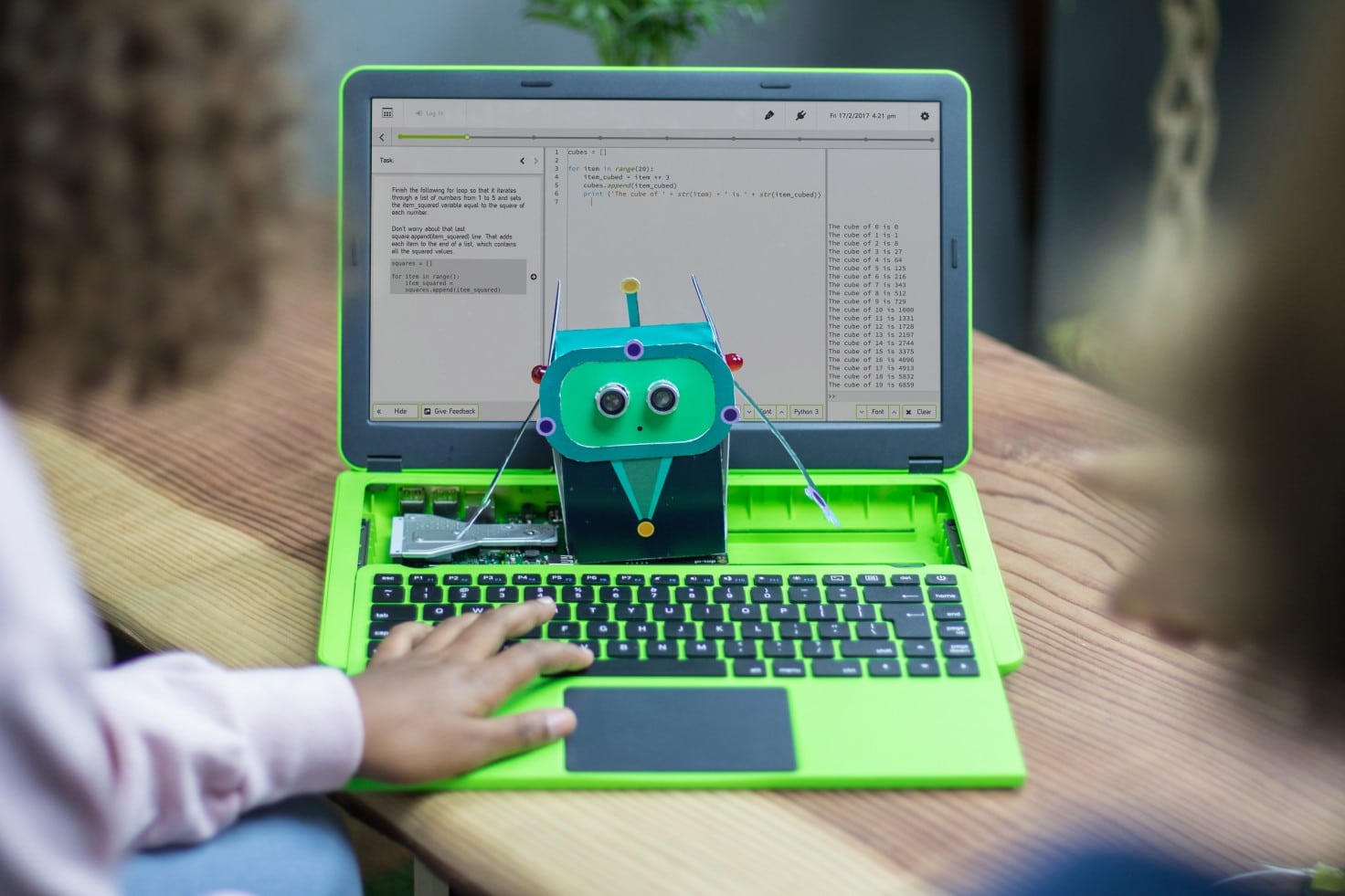 Raspberry Pi-powered Inventor’s Laptop Lets You Start With Amazing DIY Projects